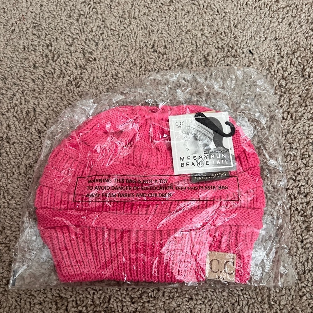 CC Beanie 🩷 - Picture 3 of 6